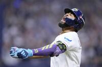 ７回、２ランを放ち喜ぶカミネロ（ＡＰ＝共同）
