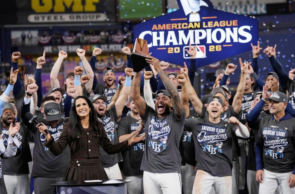 ワールドシリーズ進出を決め、喜ぶレイズの選手たち（ＡＰ＝共同）