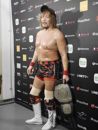 ＧＨＣヘビー級王座のベルトを手にした内藤哲也
