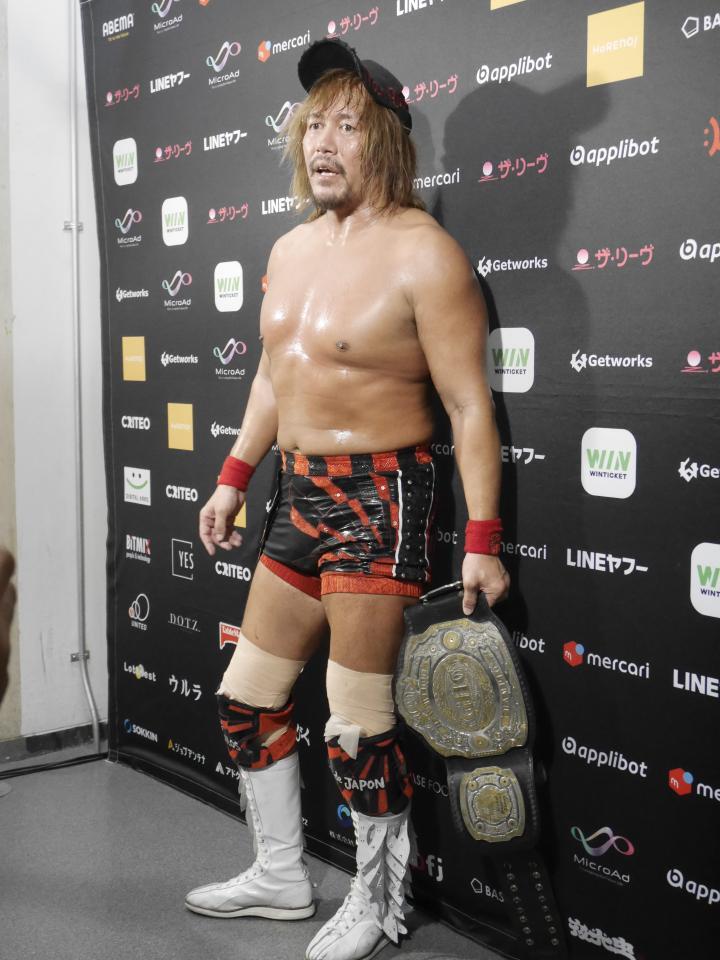 ＧＨＣヘビー級王座のベルトを手にした内藤哲也