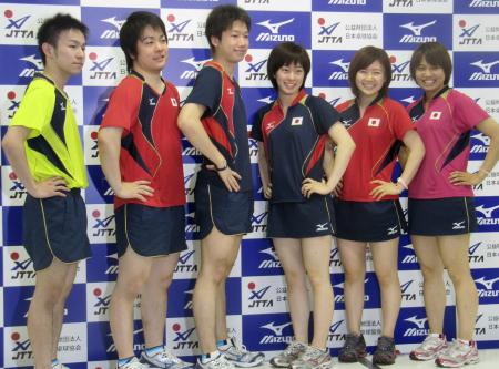 　お披露目された五輪卓球代表の新ウエア