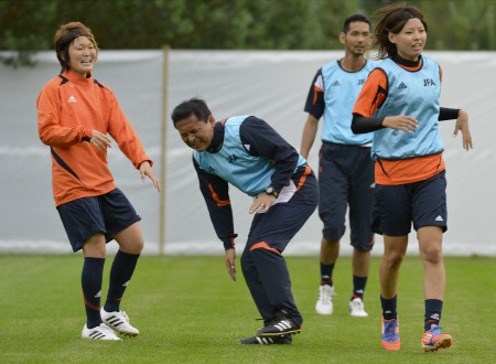 　なでしこの“門番”熊谷（右）