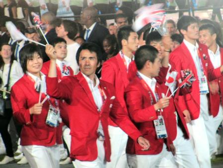 　ロンドン五輪開会式で行進する日本代表