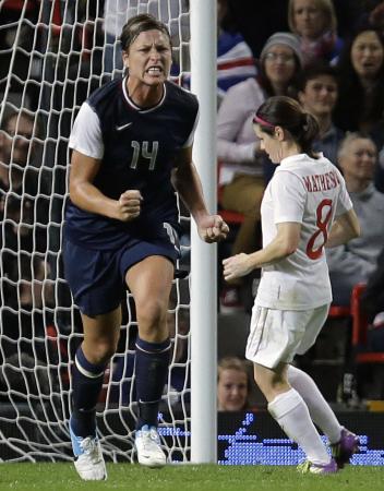 　準決勝のカナダ戦で同点のＰＫを決め、ガッツポーズする米国・ワンバック＝６日（ＡＰ＝共同）