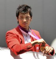 　緊張のためか、パレードの間は硬い表情だったボクシング男子の村田諒太