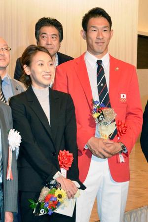 　壮行会に出席したリオ五輪陸上代表の福島千里（左）と右代啓祐