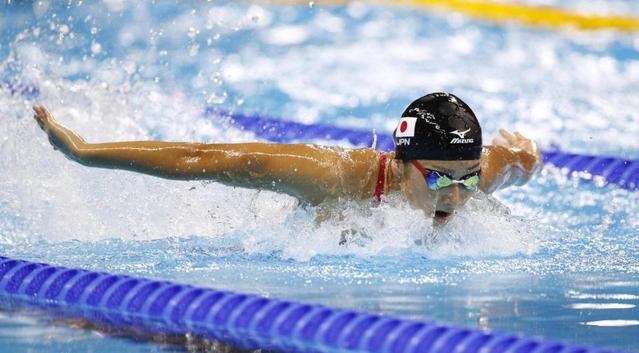 女子１００ｍバタ、１６歳・池江が日本新で準決勝へ