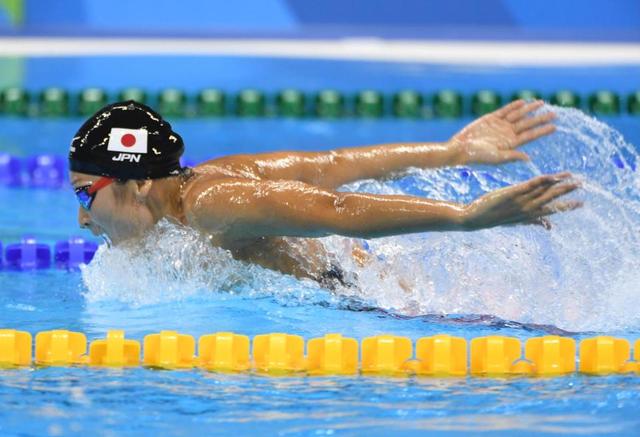 １６歳・池江が日本記録連発　全体３位で決勝へ