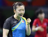 　女子シングルス４回戦　ポイントを奪いガッツポーズする福原愛＝リオデジャネイロ（共同）