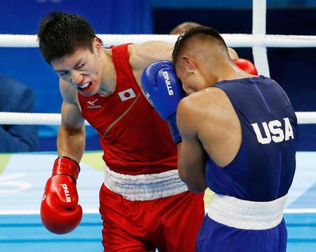 　米国のバルデラスを攻める成松大介