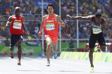　男子２００メートル予選　力走する飯塚翔太（中央）＝リオデジャネイロ（共同）