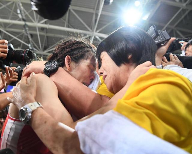 沙保里、母が３０年の競技人生ねぎらう　「私の可愛い娘…人間です」