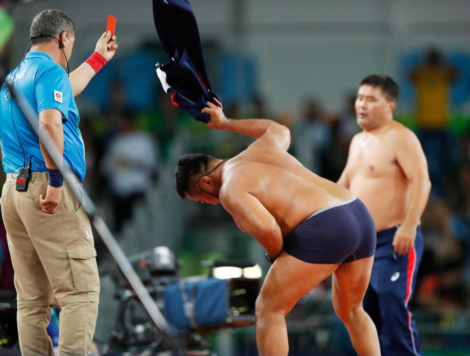 レスリング モンゴル人選手のコーチが下着姿で猛抗議 五輪ニュース デイリースポーツ Online