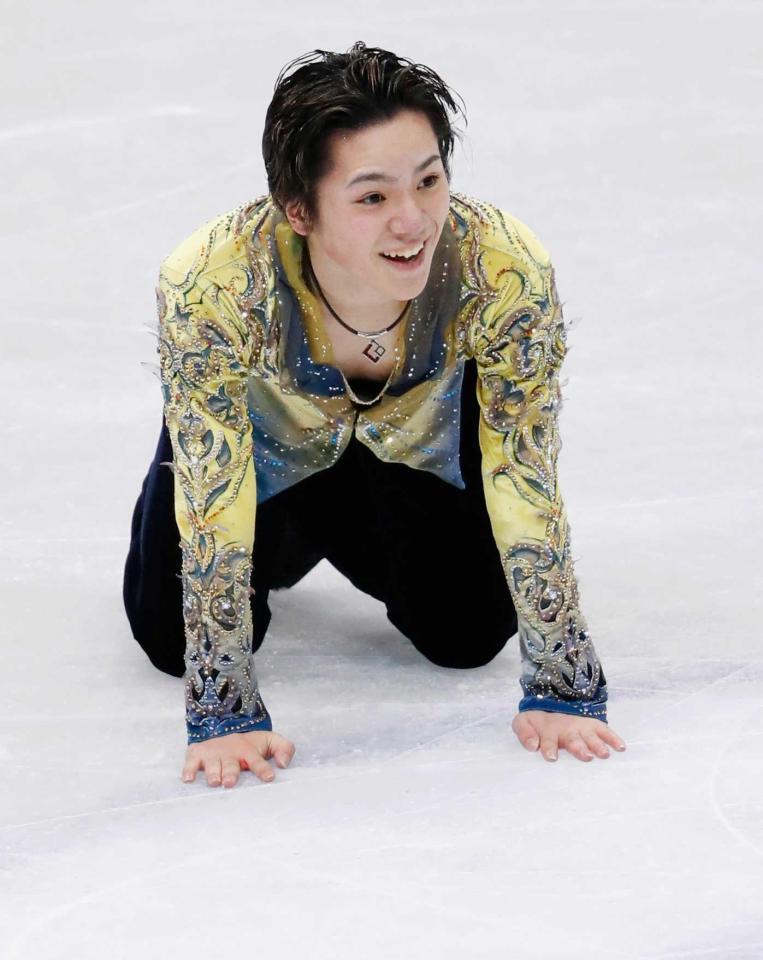 　男子フリーの演技を終え、膝をつく宇野昌磨