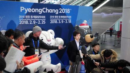 平昌五輪のため韓国入りしたスピードスケートの小平奈緒＝ヤンヤン国際空港