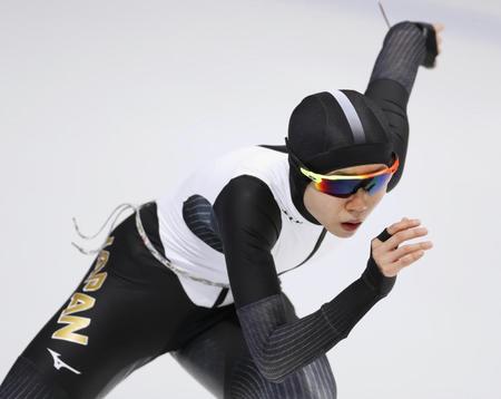 　練習するスピードスケート女子の高木美帆＝江陵（共同）