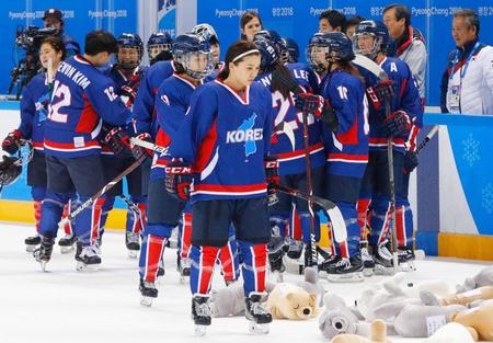 　アイスホッケー女子の１次リーグを３連敗で終えた、韓国と北朝鮮の合同チーム「コリア」（共同）