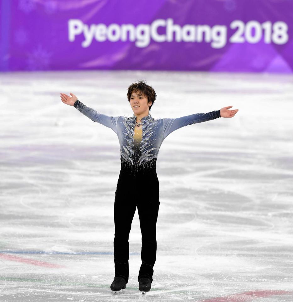 演技後、観客にあいさつする宇野昌磨＝江陵（撮影・高部洋祐）