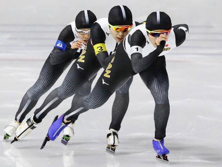 日本、ハイブリッド走法で「金」 スピード女子団体追い抜き
