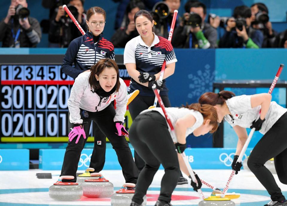 　指示を出す藤沢（左手前）＝撮影・高部洋祐