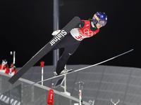 　高梨沙羅の１回目の飛躍（共同）