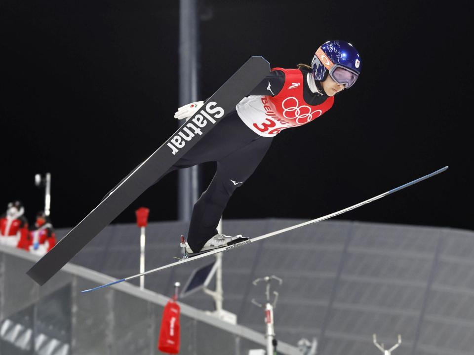 　高梨沙羅の１回目の飛躍（共同）