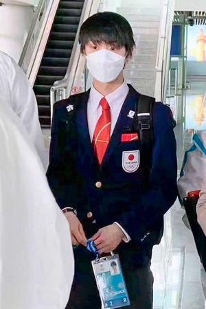 　北京に到着した羽生結弦とされる画像（「微博（ウェイボ）」から、共同）