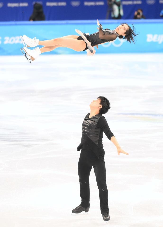 　フィギュアスケート団体戦ペアフリー三浦璃来、木原龍一組の演技（撮影・堀内翔）