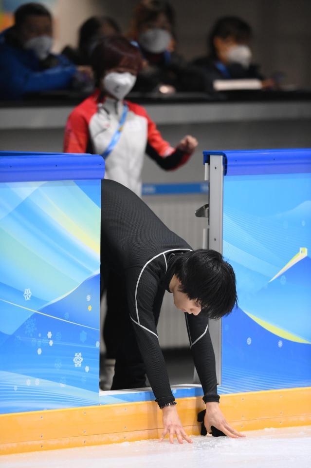 　リンクを後にする羽生結弦（撮影・堀内翔）