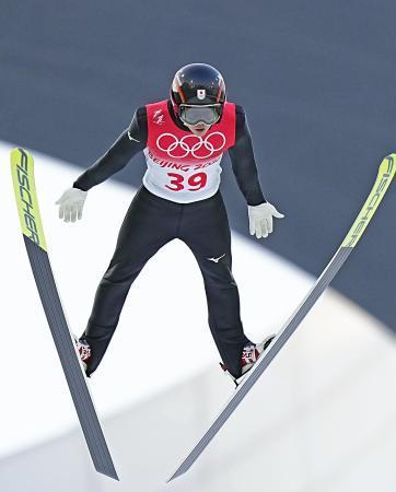 　男子個人ノーマルヒル　山本涼太の前半飛躍＝張家口（共同）