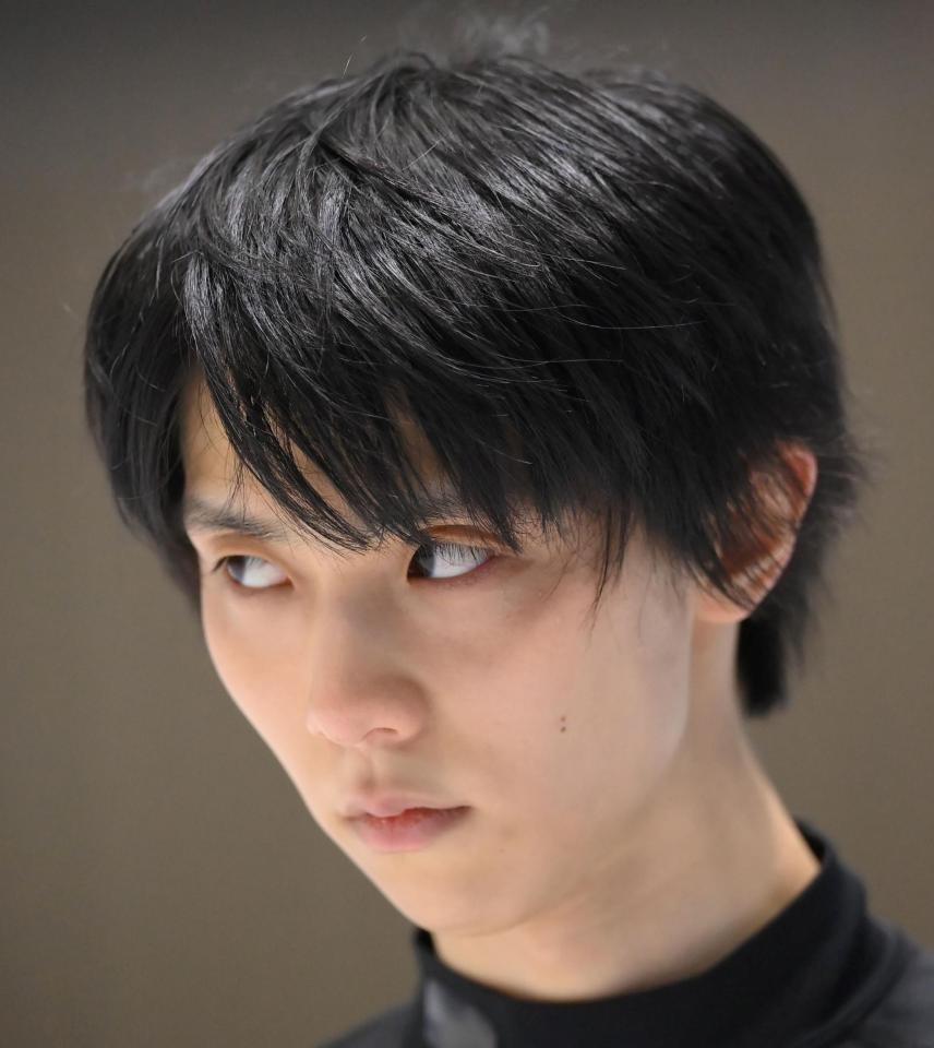 　公式練習で調整する羽生結弦（撮影・堀内翔）