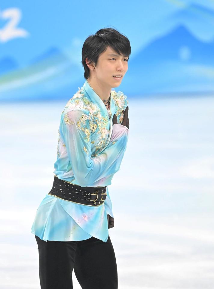 　演技を終え、スタンドにあいさつする羽生結弦（撮影・高部洋祐）