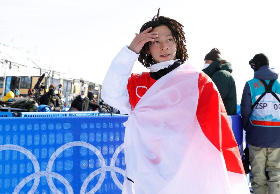 男子ハーフパイプで金メダルを獲得した平野歩夢（共同）