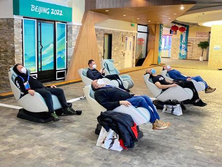 　連日盛況なマッサージチェアコーナー