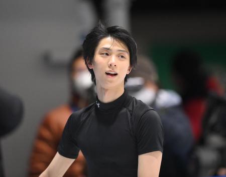 　公式練習で調整を行った羽生結弦（撮影・堀内翔