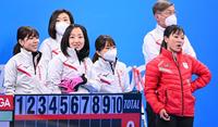 中国戦に挑む（左から）吉田夕梨花、藤沢五月、鈴木夕湖、吉田知那美。後列中央左は石崎琴美（撮影・堀内翔）