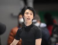 　公式練習で調整を行った羽生結弦（撮影・堀内翔