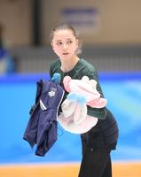 　公式練習で調整を行ったワリエワ（撮影・堀内翔