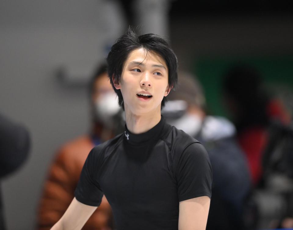 　公式練習で調整を行った羽生結弦（撮影・堀内翔