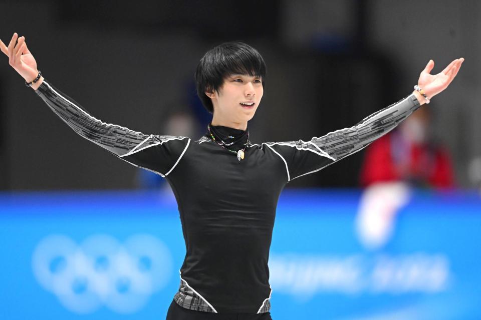 練習を終えてあいさつをする羽生（撮影・堀内翔）