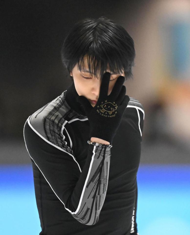 　公式練習で「オペラ座の怪人」披露する羽生結弦＝１５日