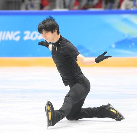 公式練習で調整する羽生結弦（撮影・堀内翔）