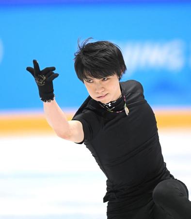 公式練習で調整する羽生結弦（撮影・堀内翔）