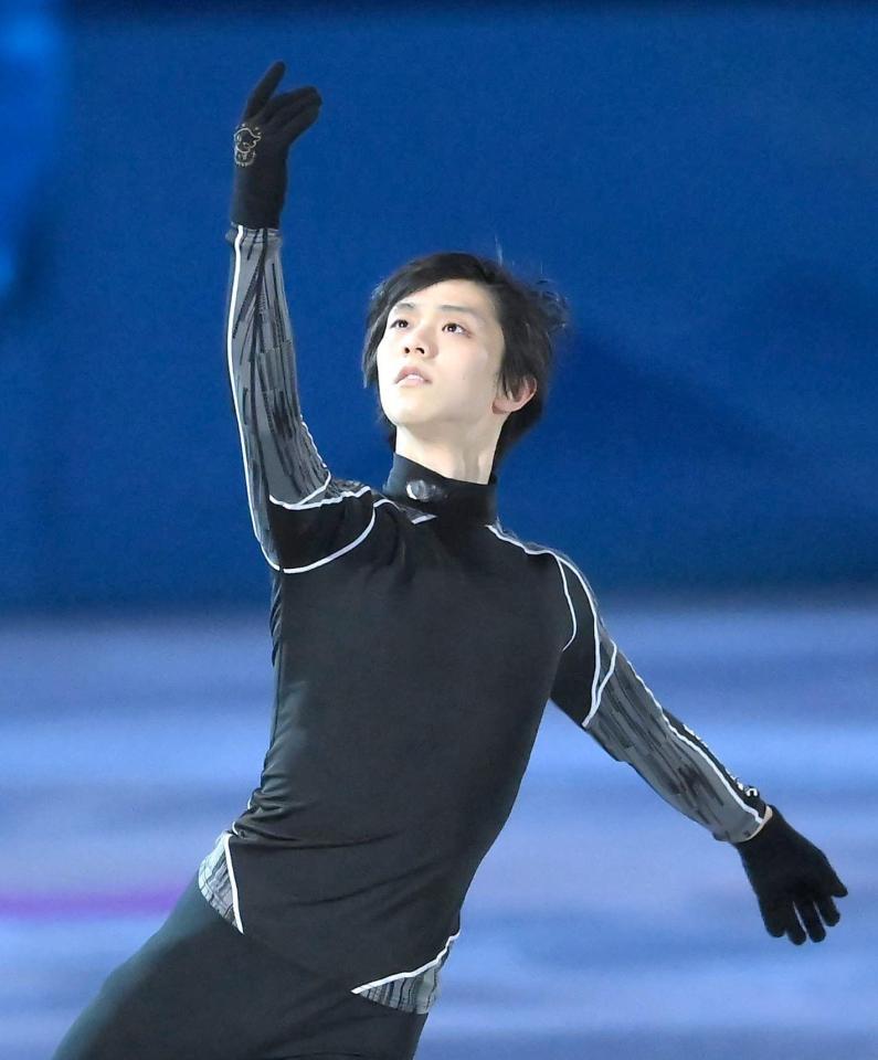 エキシビションに向けて調整する羽生結弦＝首都体育館（撮影・堀内翔）