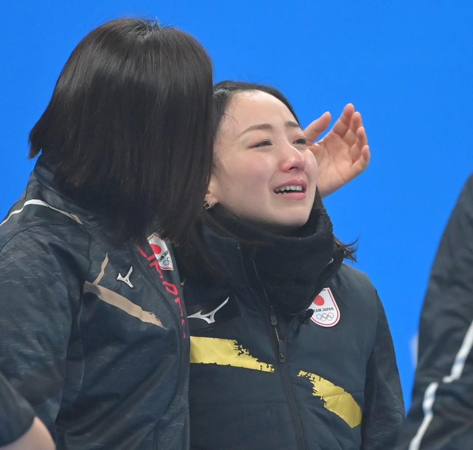 　銀メダルに涙する藤沢五月（撮影・高部洋祐）