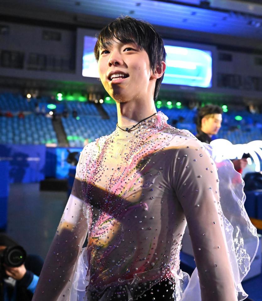 　エキシビションを終えてリンクを後にする羽生結弦（撮影・堀内翔）