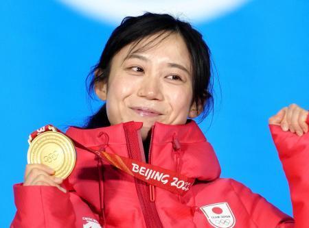 　スピードスケート女子１０００メートルで金メダルを獲得した高木美帆＝１８日、北京（共同）