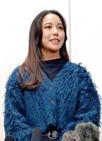 欧州への出発前に取材に応じる高梨沙羅