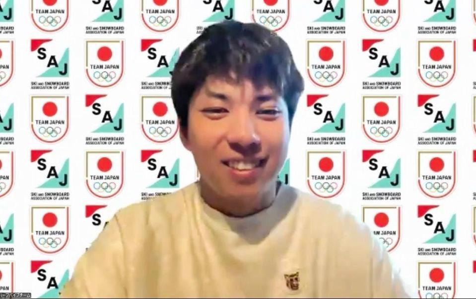 オンラインで取材に応じた平野流佳