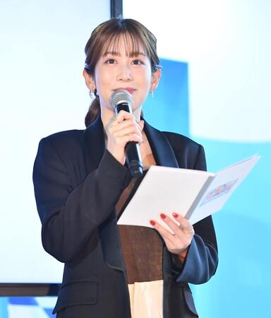 ＭＣを務める中川安奈（撮影・開出牧）